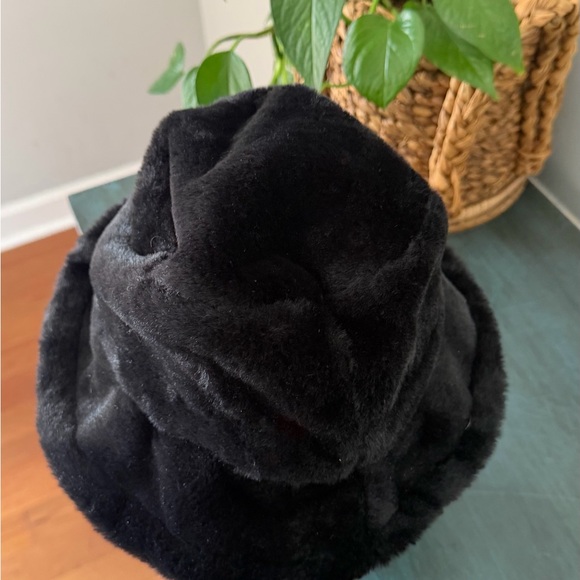 Black Faux Fur bucket hat Cossack style hat. Adjustable inside strap - Picture 5 of 6